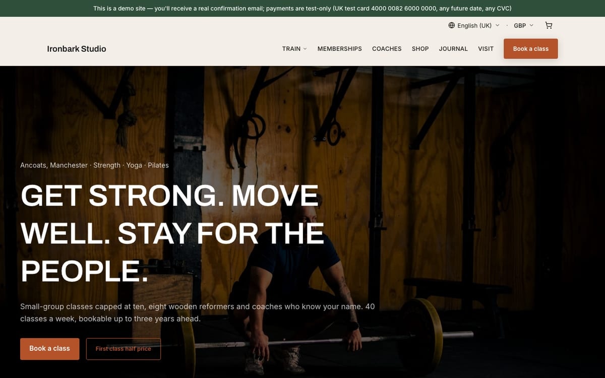 La página de inicio de Ironbark Studio, un sitio web de demostración para centros de fitness y bienestar desarrollado en mDOS