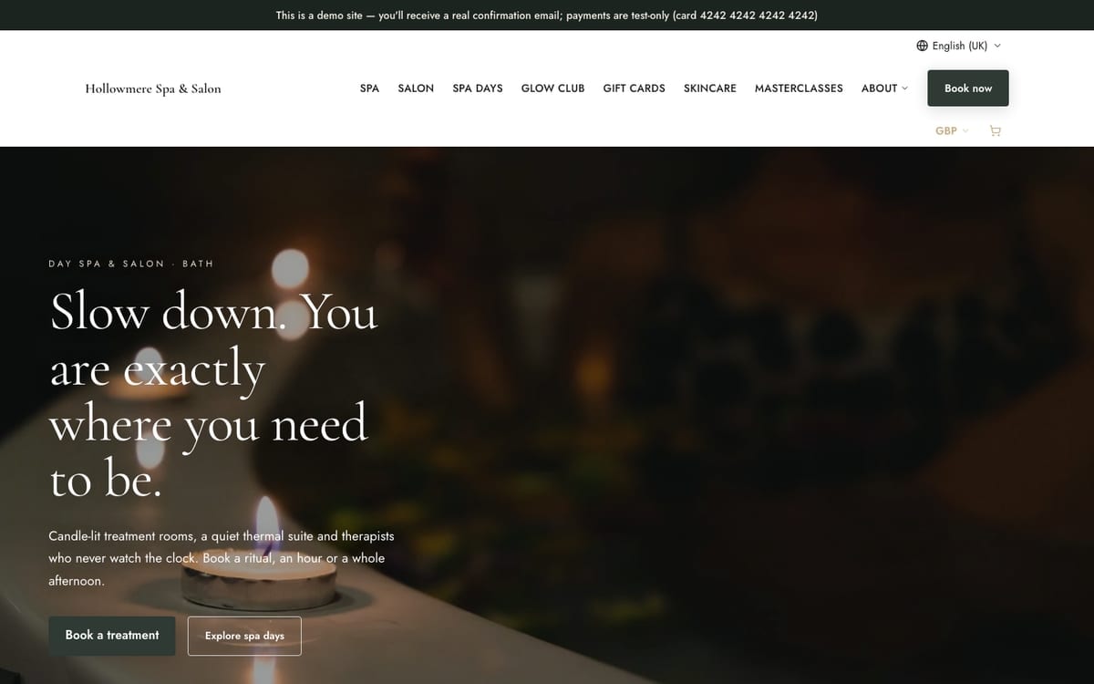 La página de inicio de Hollowmere Spa & Salon, un sitio web de demostración para spas, salones de belleza y estética desarrollado en mDOS